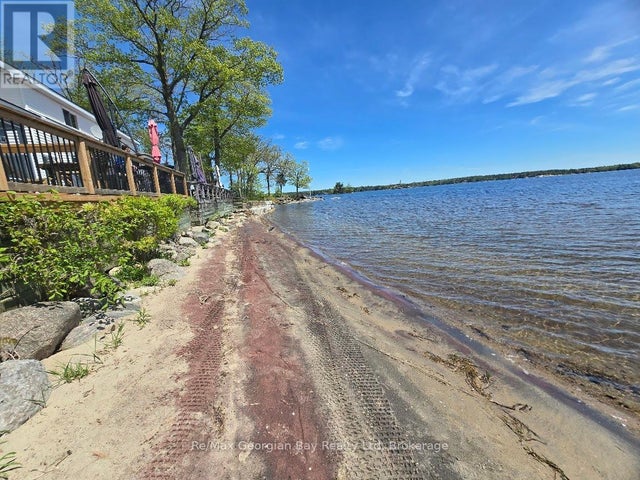 Beach Chalet #3 - 1230 Grandview Lodge Road, Severn