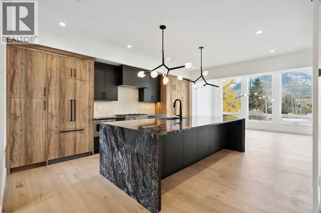 512 8th Avenue, Canmore