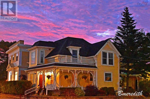 558 Main Street, Mahone Bay