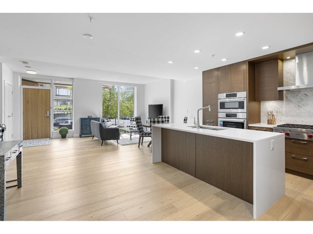 Th3 1439 George Street, White Rock