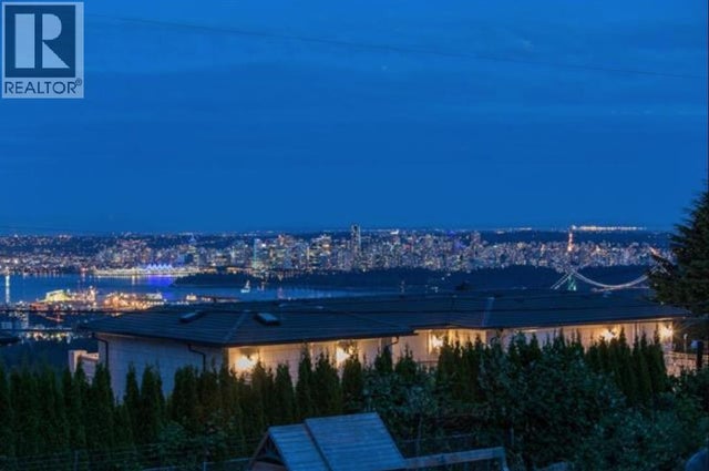 1002 Eyremount Drive, West Vancouver