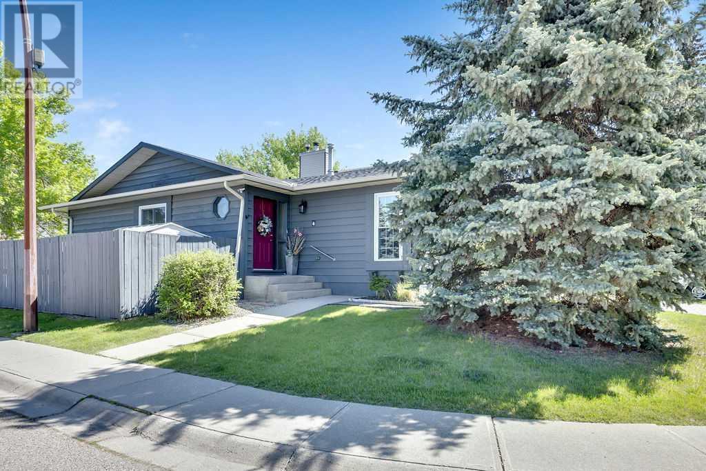 4 Sundown Green Se, Calgary