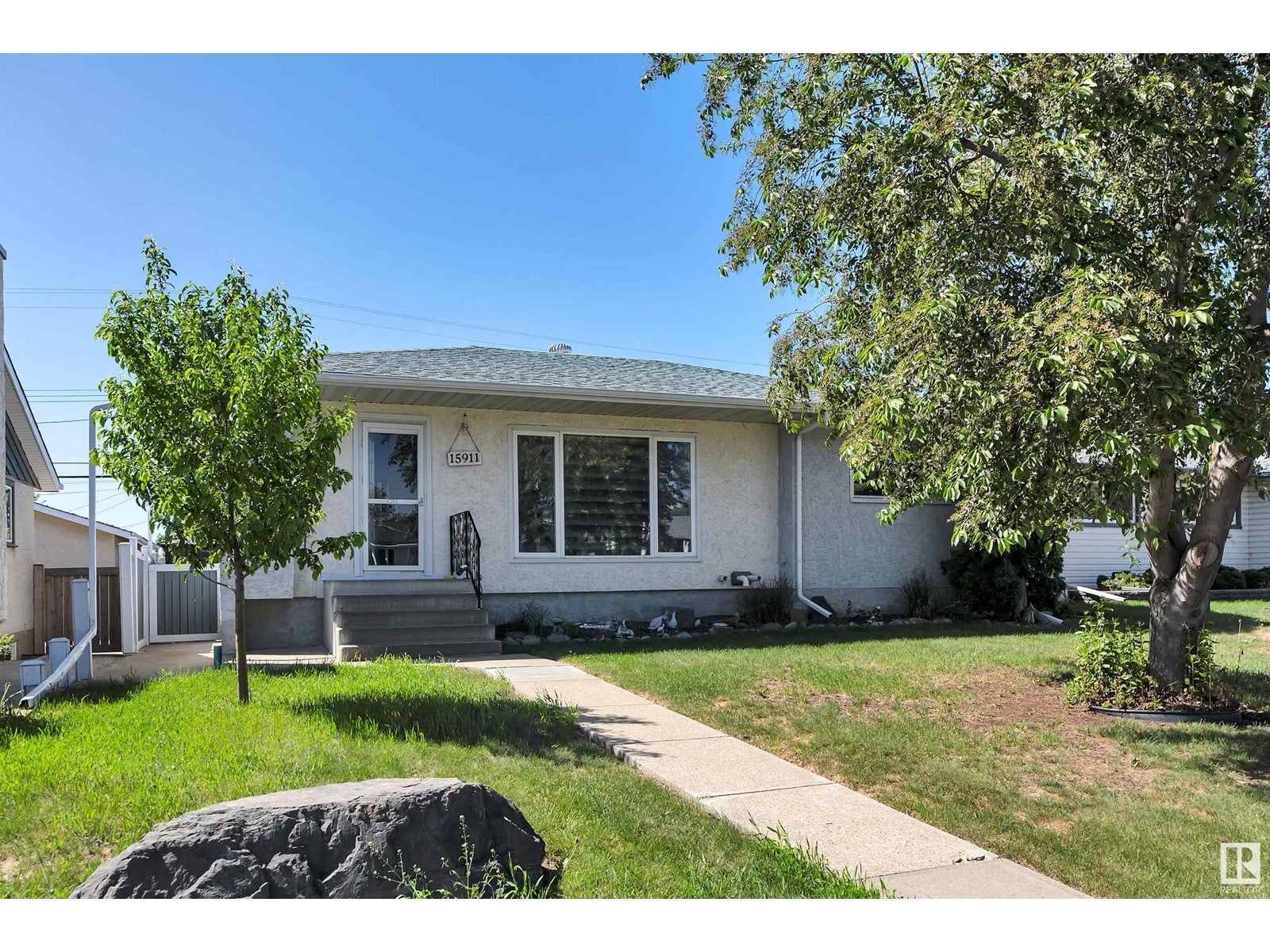 15911 110b Av Nw, Edmonton