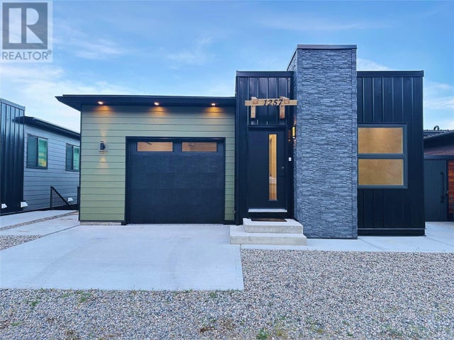 1257 Copper Road, Oliver