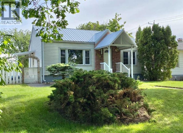 518 4 Avenue W, Brooks