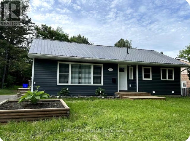 253 Maple Street, Bracebridge (macaulay)