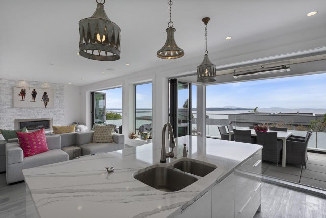 15374 Royal Avenue, White Rock