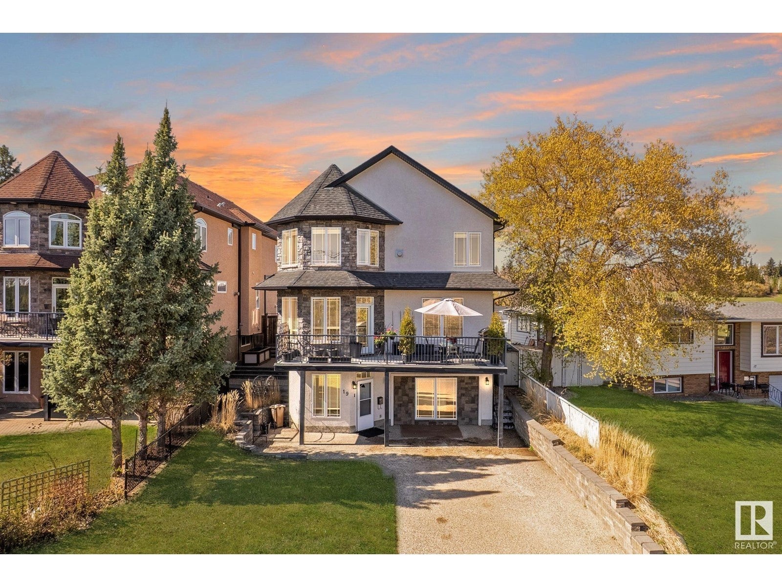 19 Mission Av, St. Albert