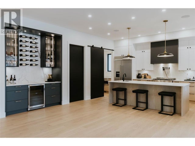 5533 Foothill Court, Kelowna