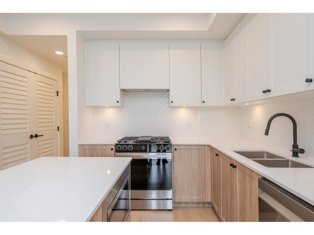 207 19953 76 Avenue, Langley