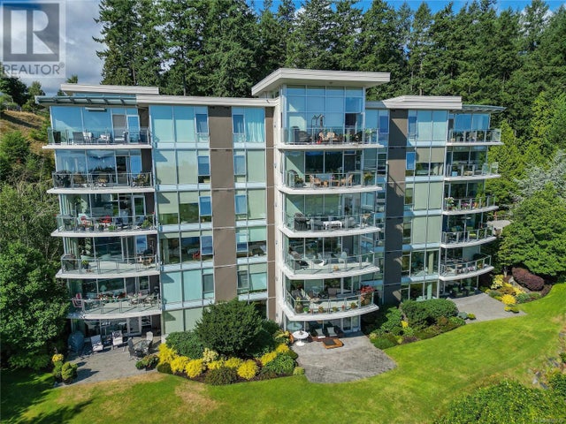 503 738 Sayward Hill Terr, Saanich