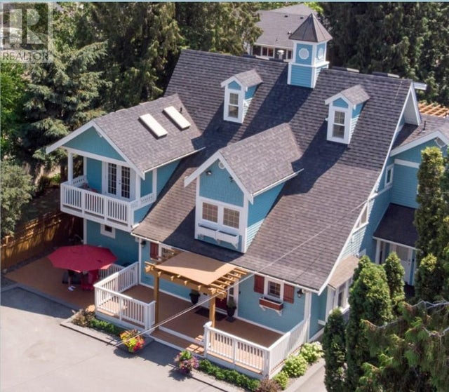 1009 Lawrence Avenue, Kelowna