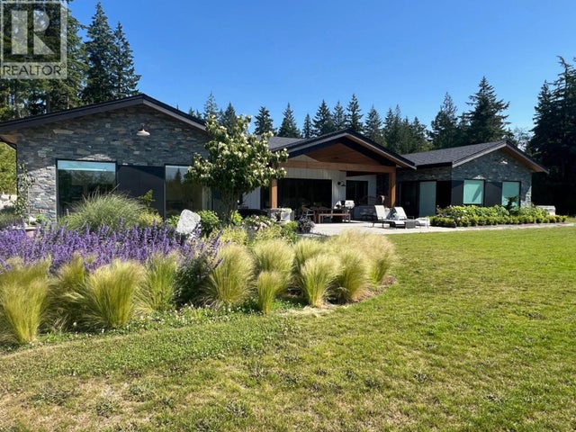 6724 Acorn Road, Sechelt