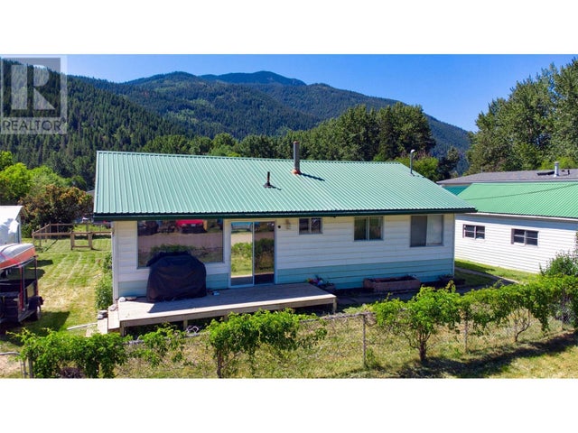 5783 Ponderosa Road, Falkland