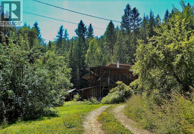 6119 Slocan River Road, Appledale