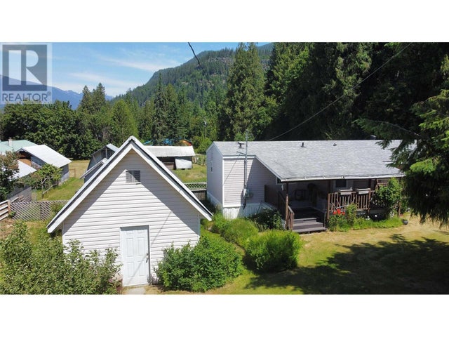 612 Fletcher Avenue, Slocan