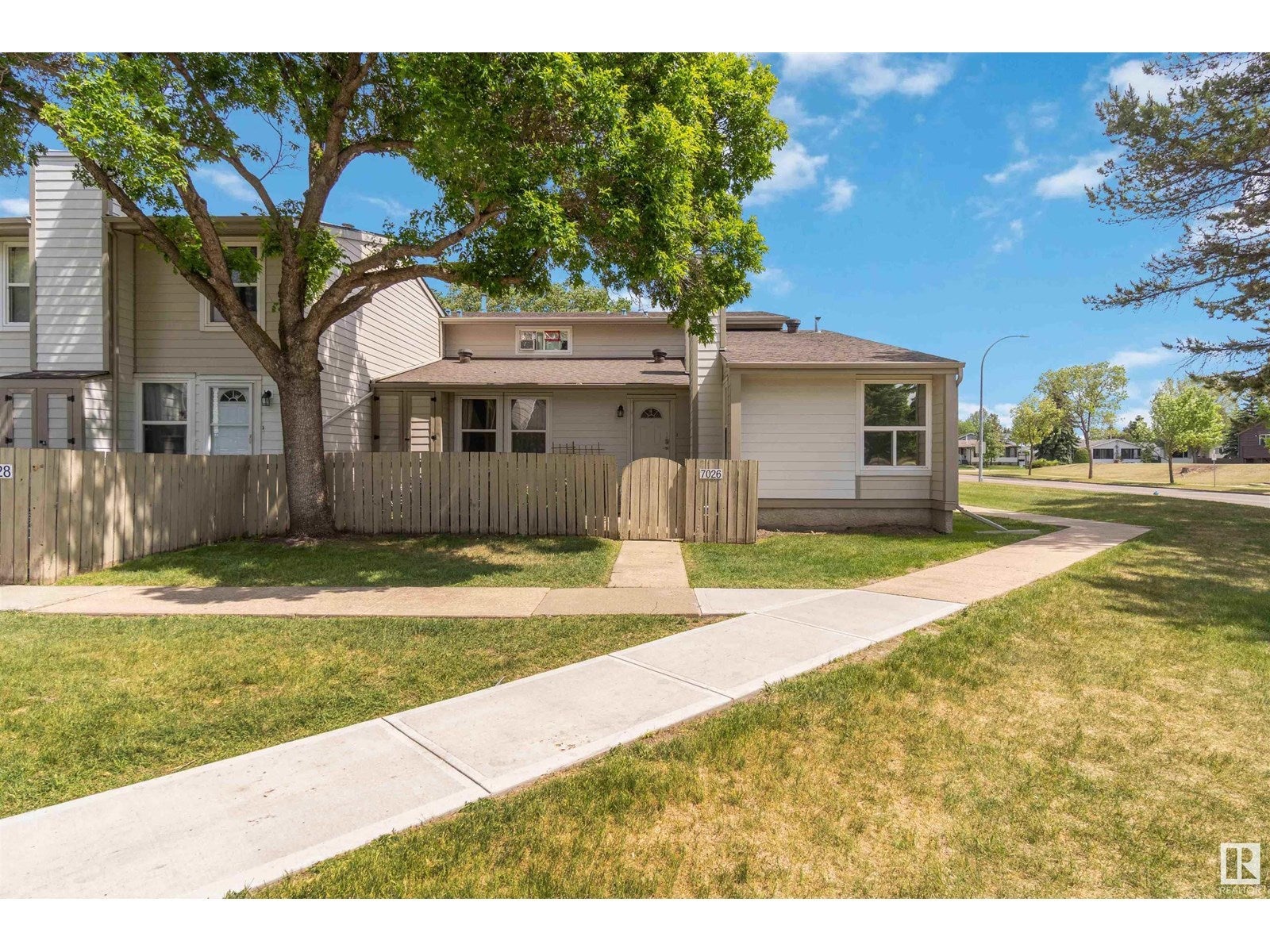 7026 Millwoods Rd Nw Nw, Edmonton