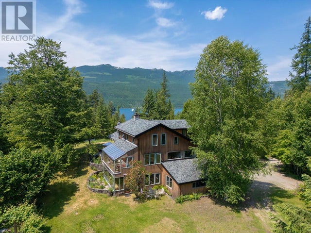 912 Riondel Road, Riondel