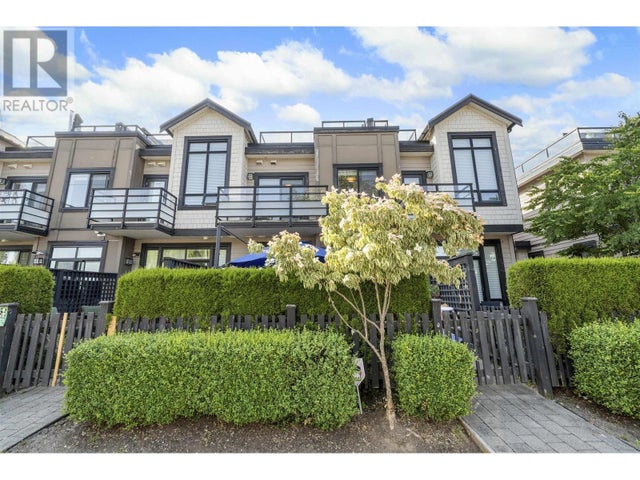 8 100 Wood Street, New Westminster