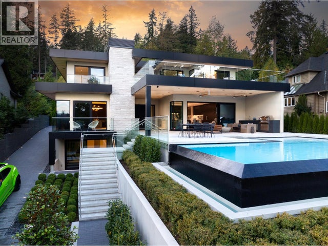 449 Hillcrest Street, West Vancouver