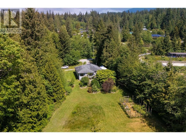 2557 Miles Road, Roberts Creek