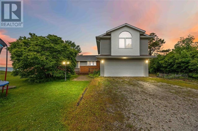 3490 Queen Street, Plympton-Wyoming