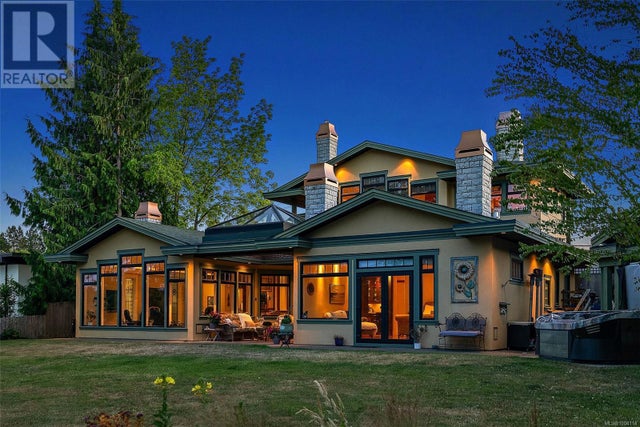 2751 Shoreline Dr, View Royal