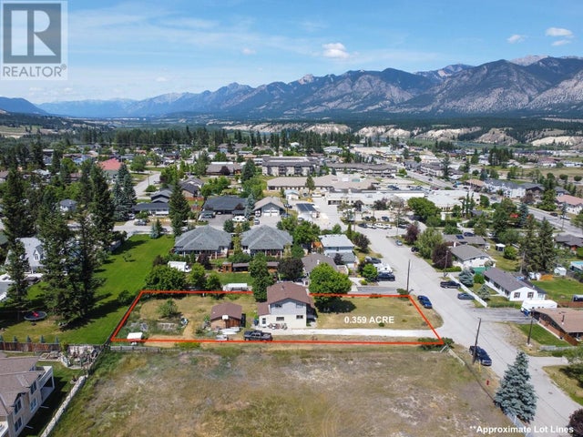 1012 11 Avenue, Invermere