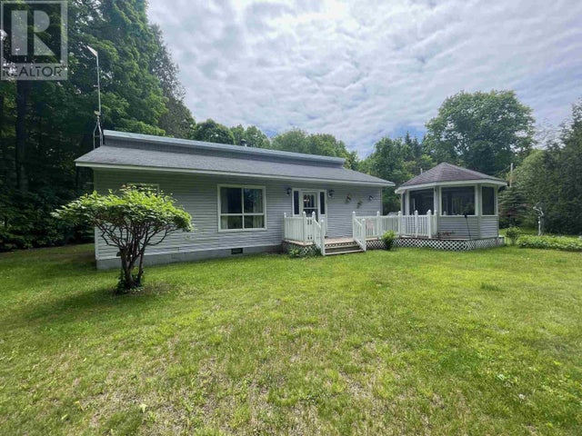 98 Whispering Pines, Batchewana