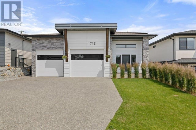 712 Lake Court, West Kelowna