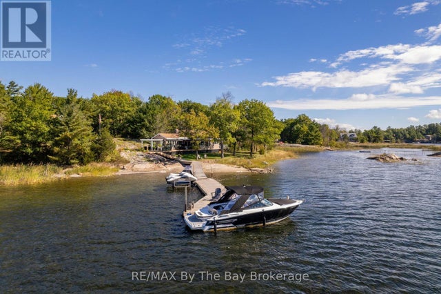 4476 Island 1040/little Beausoleil Island, Georgian Bay (baxter)