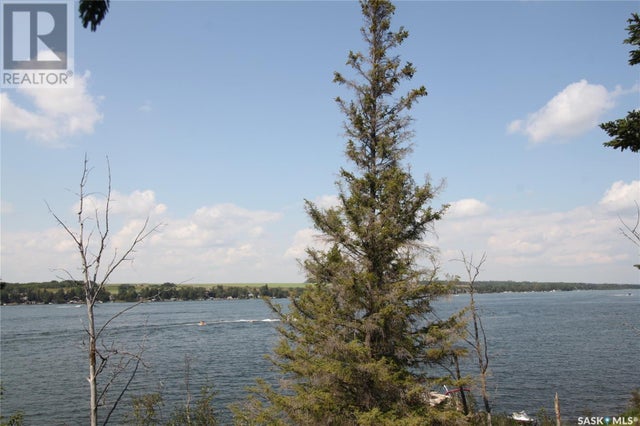 703 Byng Avenue, Wakaw Lake