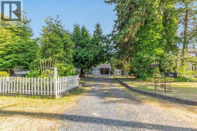 1226 Centre Rd, Qualicum Beach