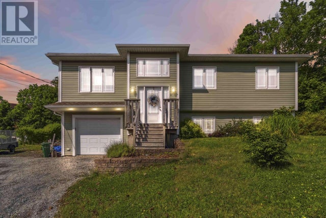 61 Maple Avenue, Lunenburg