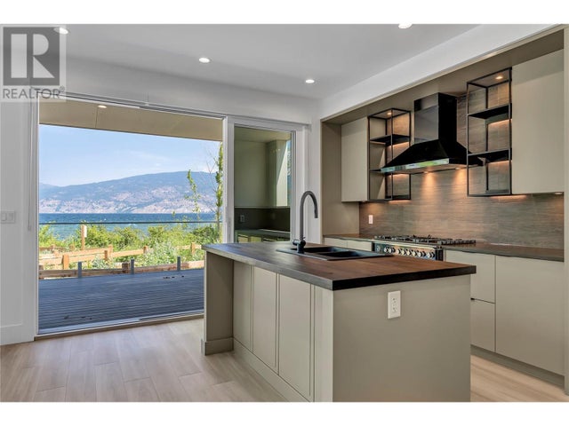 3190 Landry Crescent, Summerland