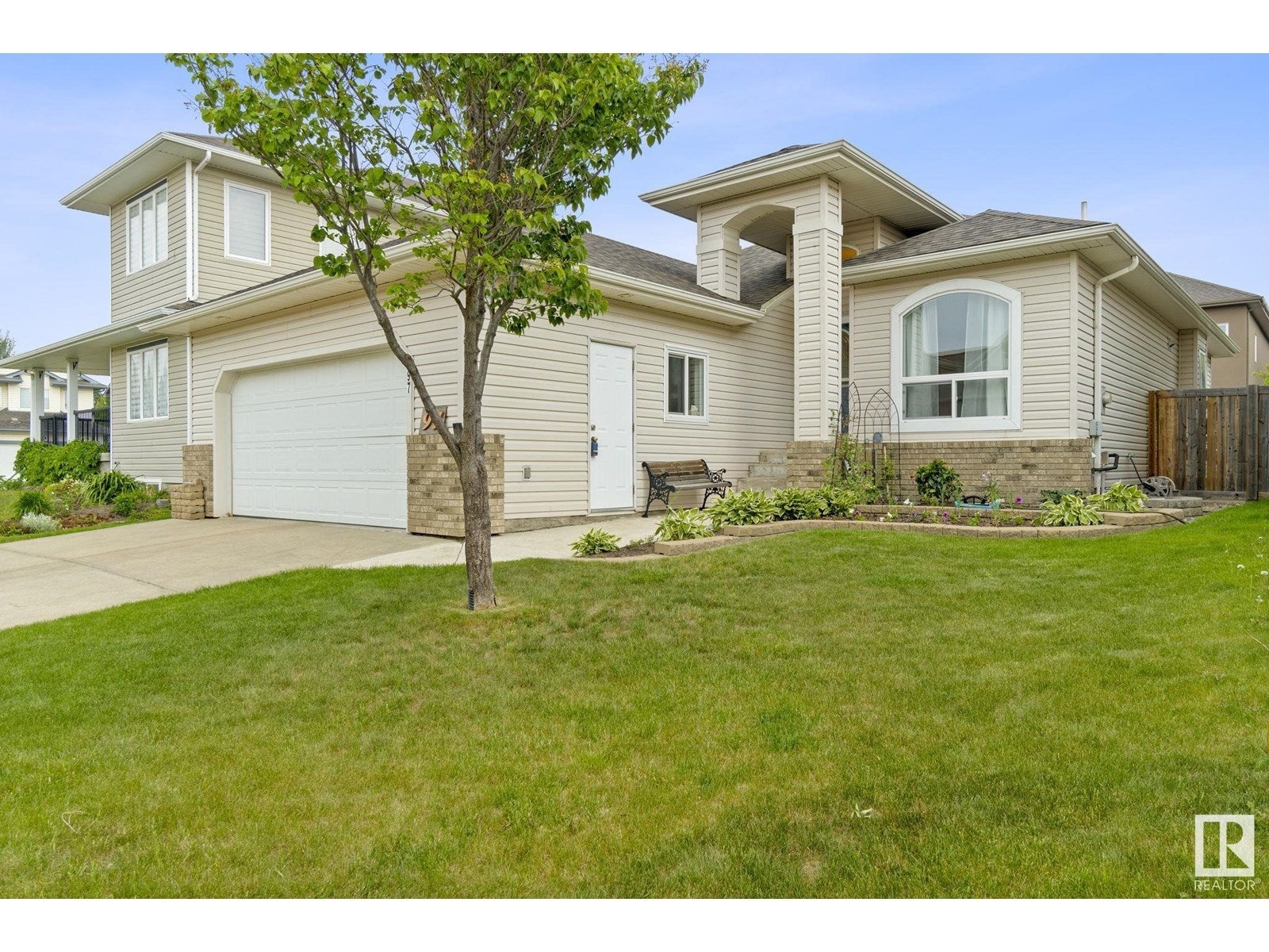 97 Lakewood Bv, Beaumont