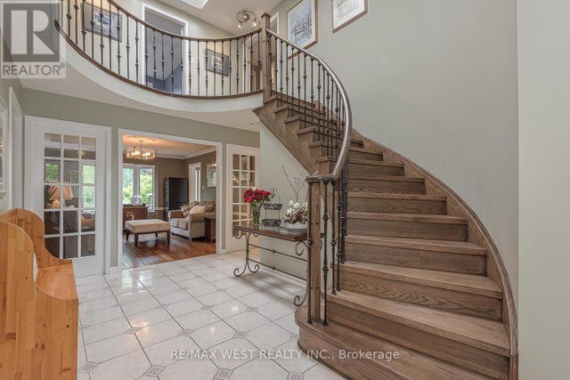 12 Barr Crescent, Brampton (heart Lake East)