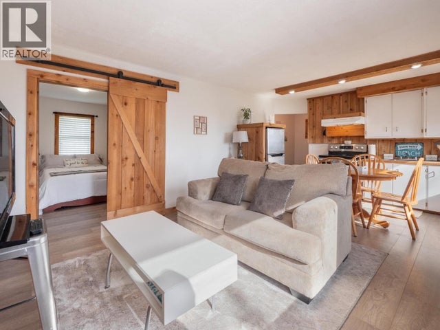 716/718 Hillcrest Road, Gibsons