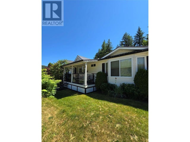 8758 Holding Road Unit# 14, Adams Lake