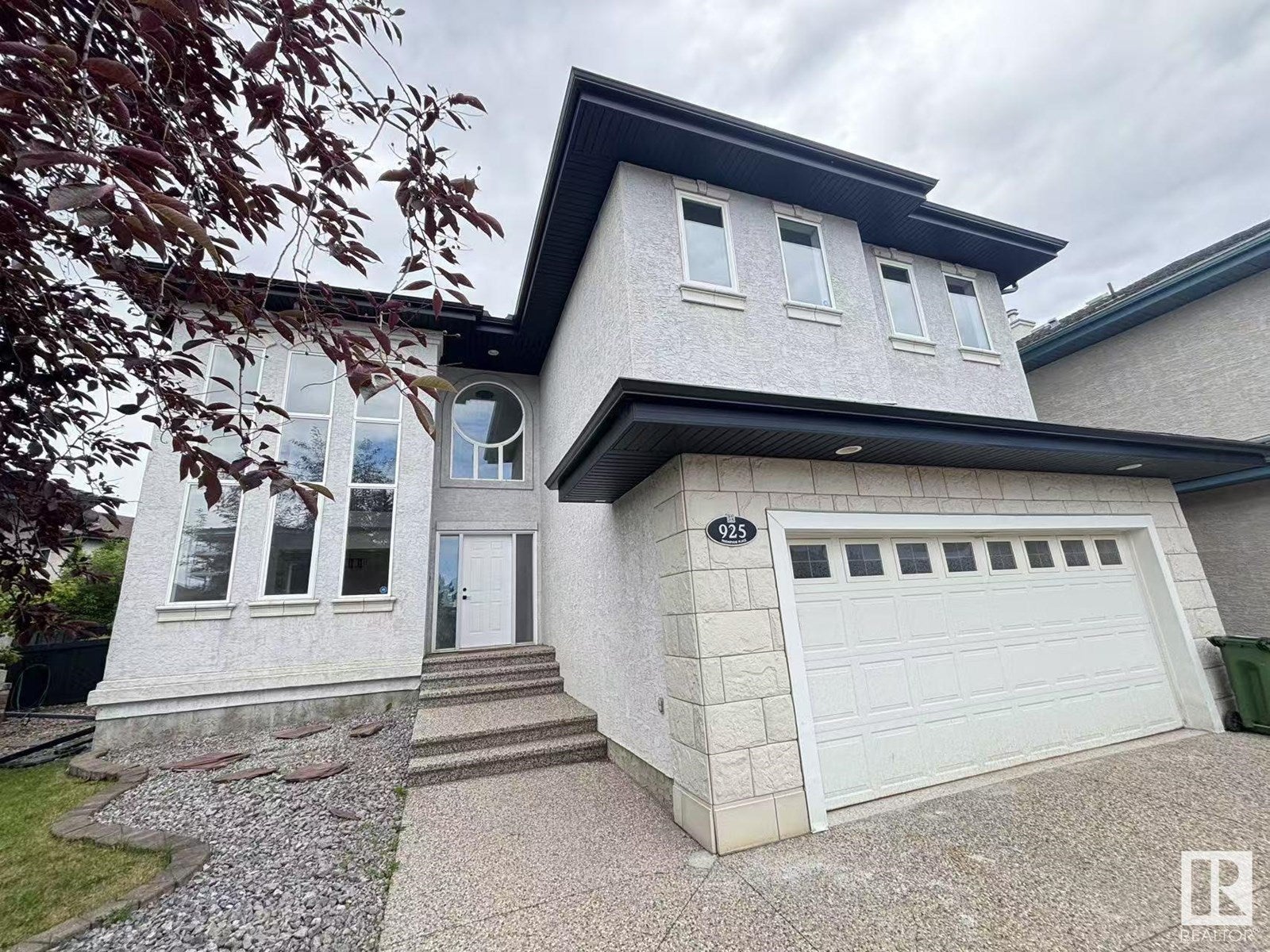 925 Thompson Pl Nw, Edmonton