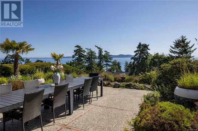 1996 Ferndale Rd, Saanich