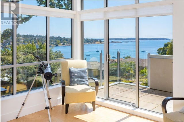 2597 Vista Bay Rd, Saanich