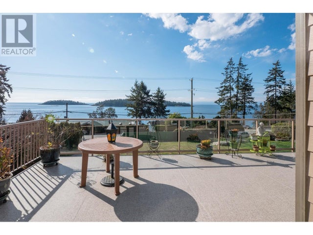 6682 Sunshine Coast Highway, Sechelt