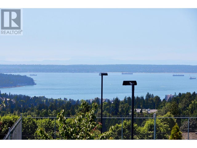 1028 Eyremount Drive, West Vancouver