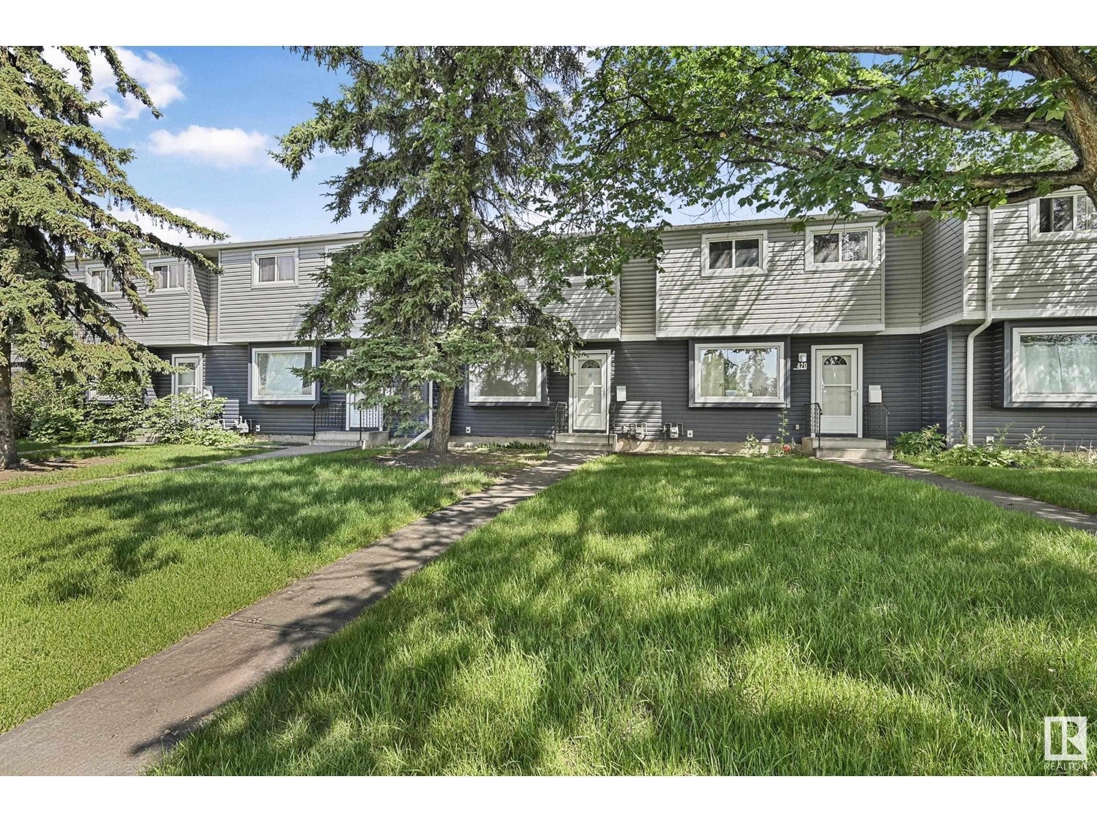 416 Hermitage Rd Nw, Edmonton