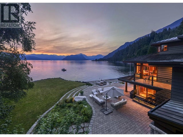 270 Lions Bay Avenue, Lions Bay