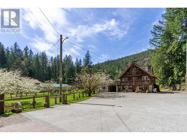 8101 Paradise Valley Road, Squamish