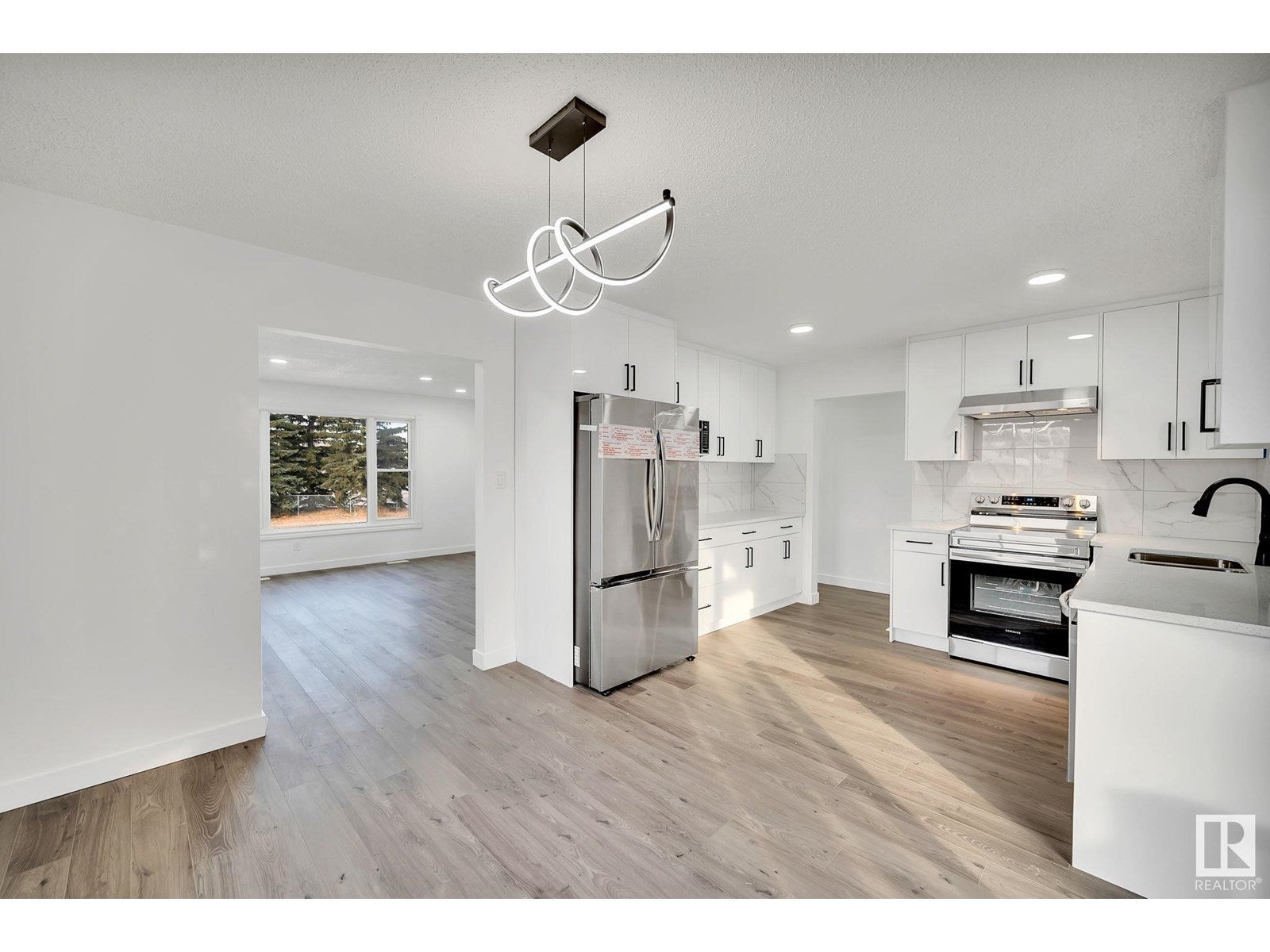 1350 Knottwood Rd E Nw Nw, Edmonton
