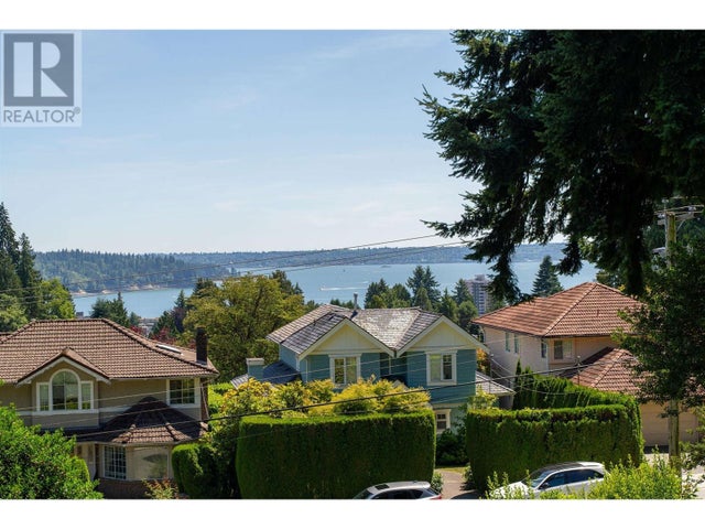 1371 Mathers Avenue, West Vancouver