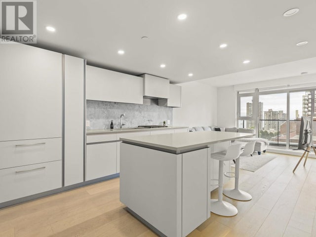 1104 889 Pacific Street, Vancouver